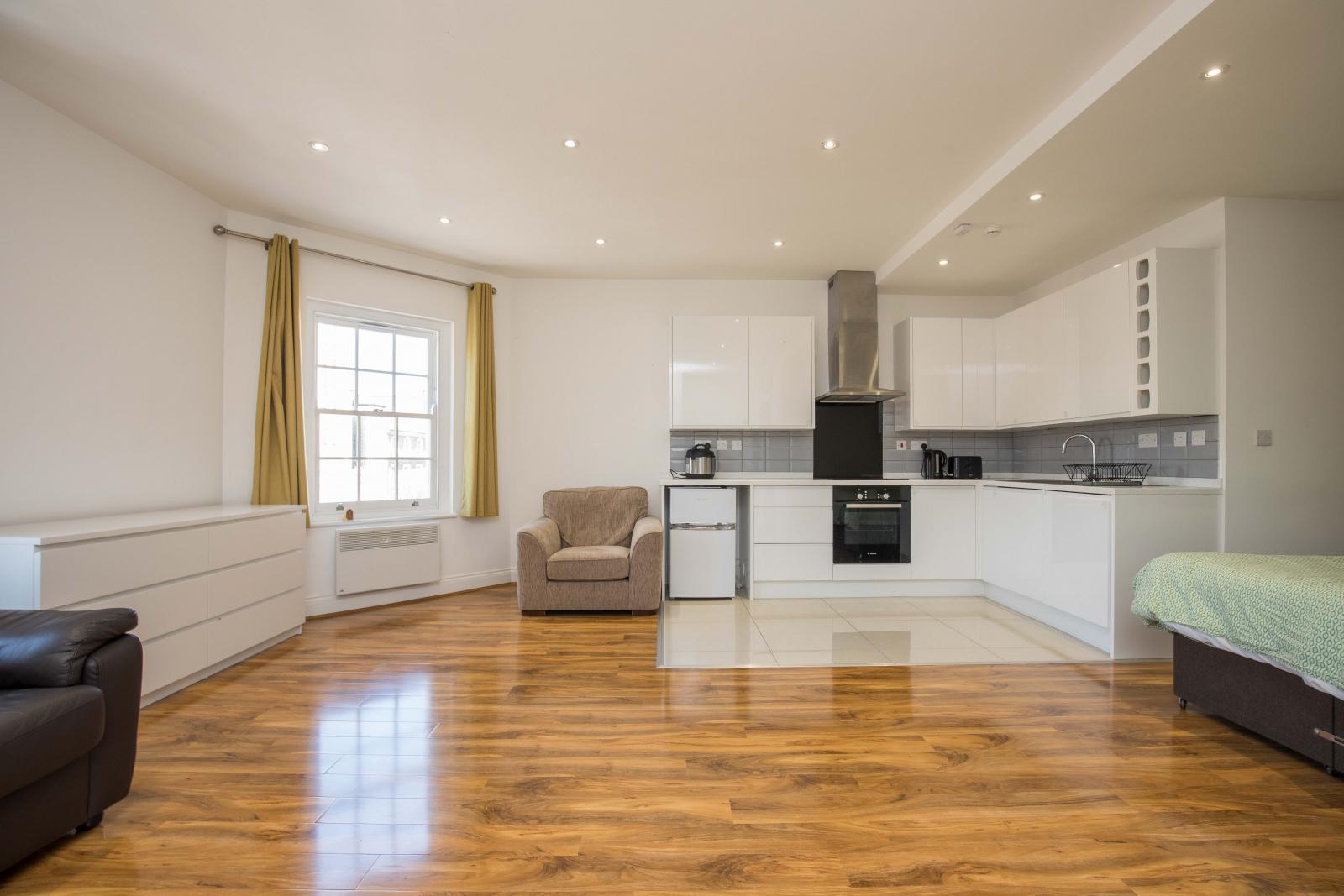 London, NW6 (Flat)