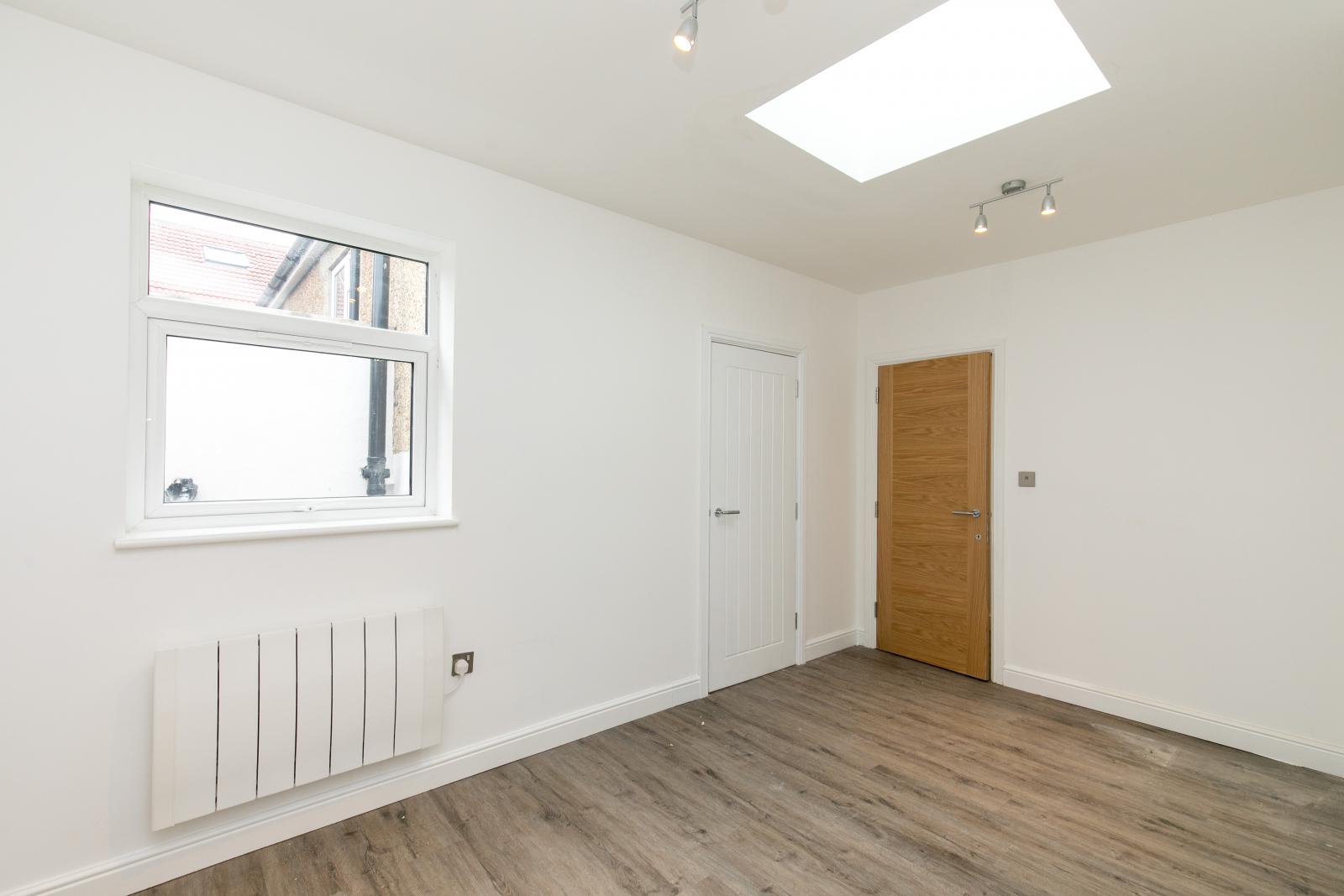 Lower Addiscombe Road, CR0 (Flat)
