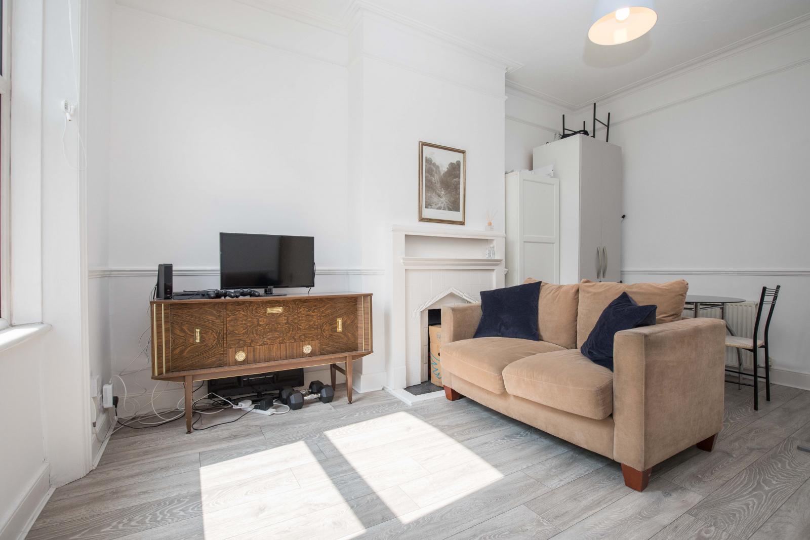 Chiswick, W4 (Flat)